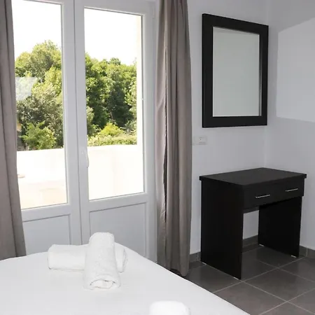 Village Hotel Velipojë