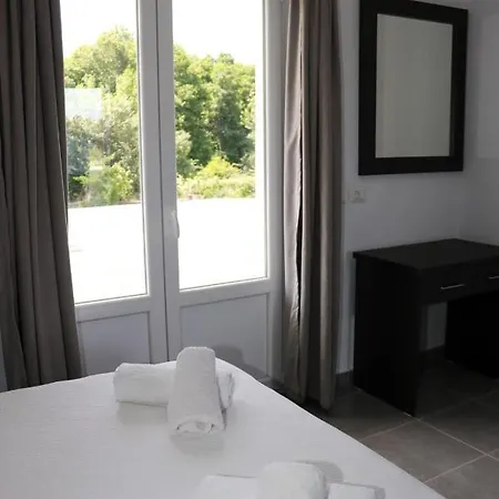 Village 4* Velipoje